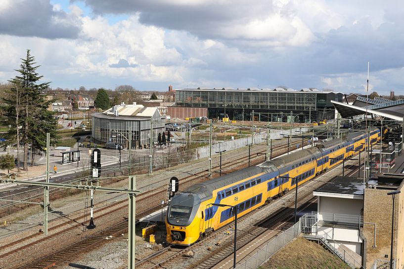 trein in de spoorzone bij ns station tilburg par Frans Versteden