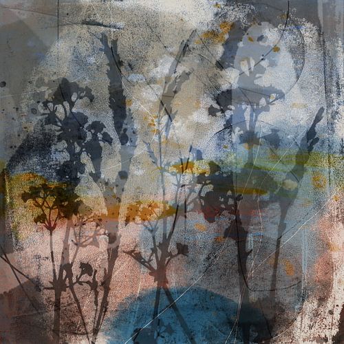 Art botanique abstrait moderne. Fleurs et plantes dans les tons taupe, bleu et brun rouille.
