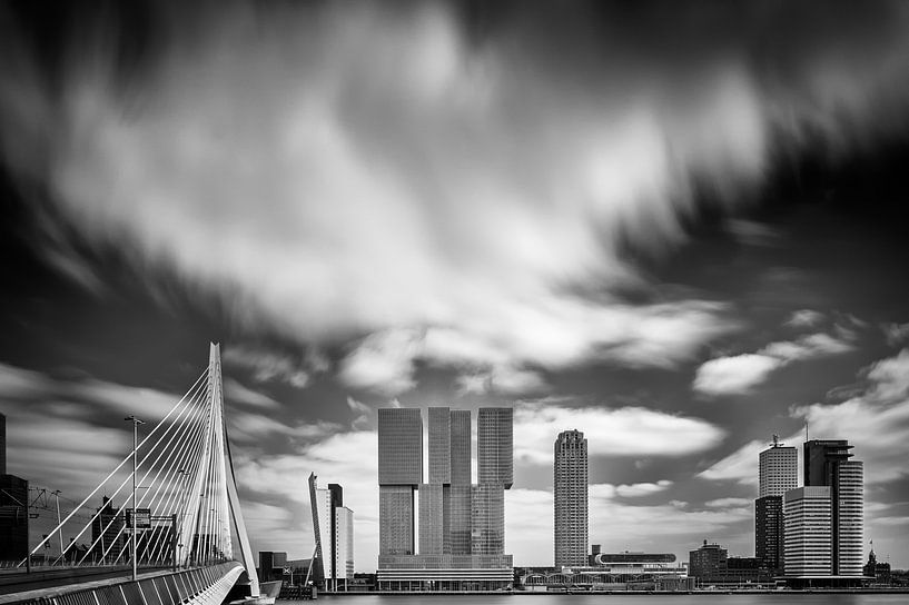 Der Kopf des Südens, Rotterdam in schwarz und weiß. von John Verbruggen