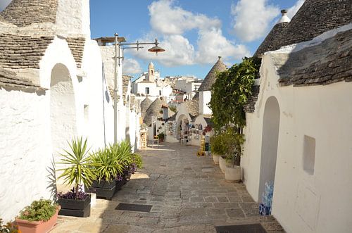Sprookjesachtig trulli straatje in Alberobello.