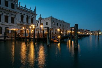 Avond in Venetië van Alex Neumayer