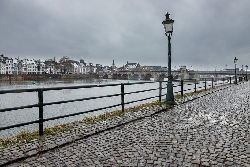 Winteransicht von Maastricht und der Sankt-Servatius-Brücke von Kim Willems