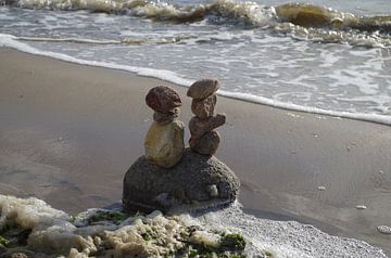 Romantiek in steen starend naar de zee van Richard Pruim