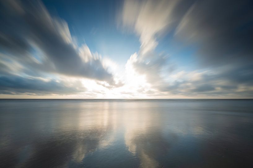 Minimalist image of sunset Texel by LYSVIK PHOTOS