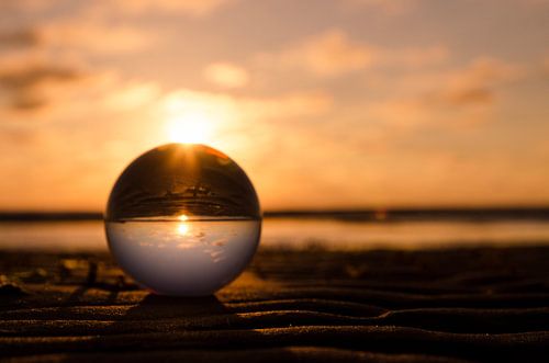 zonsondergang met lensball