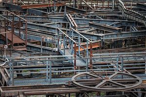 Industriestilleben von Rohren und Metall