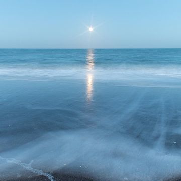 Der Mond über der Nordsee von Yanuschka Fotografie | Noordwijk