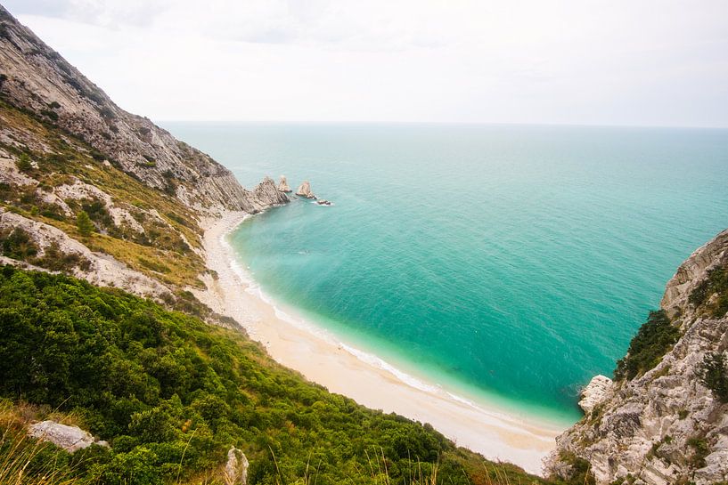 Kuststrand van Italië van Leo Schindzielorz