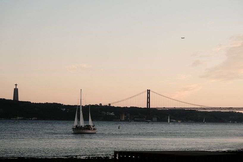 Lisbon by Hello Pompoyo