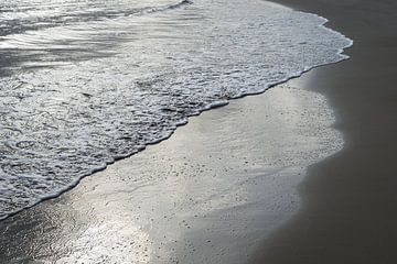 Eau grise argentée et sable 2