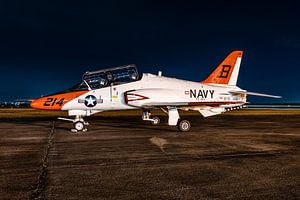 Eine McDonnell Douglas T-45 Goshawk ist soeben für eine kurze Zwischenlandung auf dem Ellington Airp