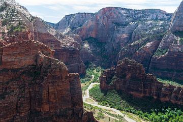 Prachtig uitzicht in Zion Nationaal Park in Amerika van Linda Schouw