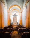 Verlaten Kerk in Verval. van Roman Robroek - Foto's van Verlaten Gebouwen thumbnail