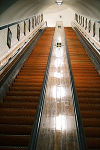 Industrielle U-Bahn-Rolltreppe | Antwerpen, Belgien | Straßenfotografie