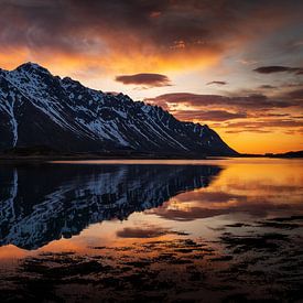 Réflexions du soleil de minuit sur Jelle Dobma