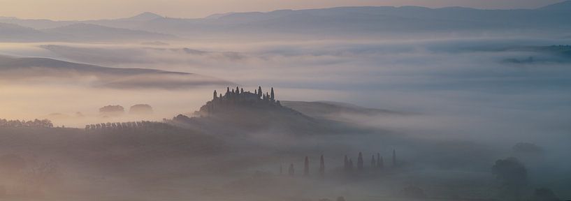 Podere Belvedere im Morgennebel von Teun Ruijters