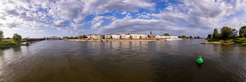 Nederland waterland met stadsgezicht Zutphen