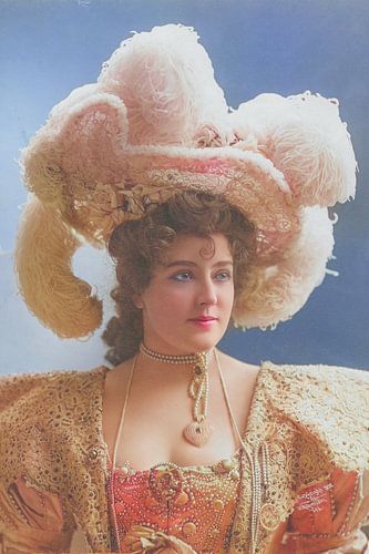Lillian Russell, célèbre actrice et chanteuse, en 1898, en couleur.