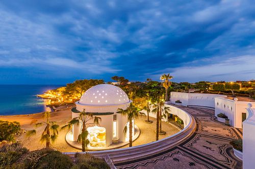 Kalithea thermale baden op het eiland Rhodos 's nachts
