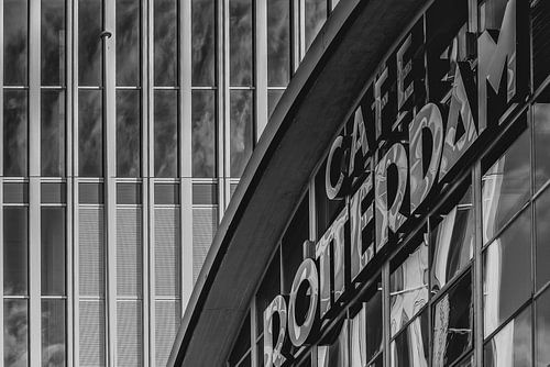 Cafe Rotterdam op Kop van Zuid in Rotterdam