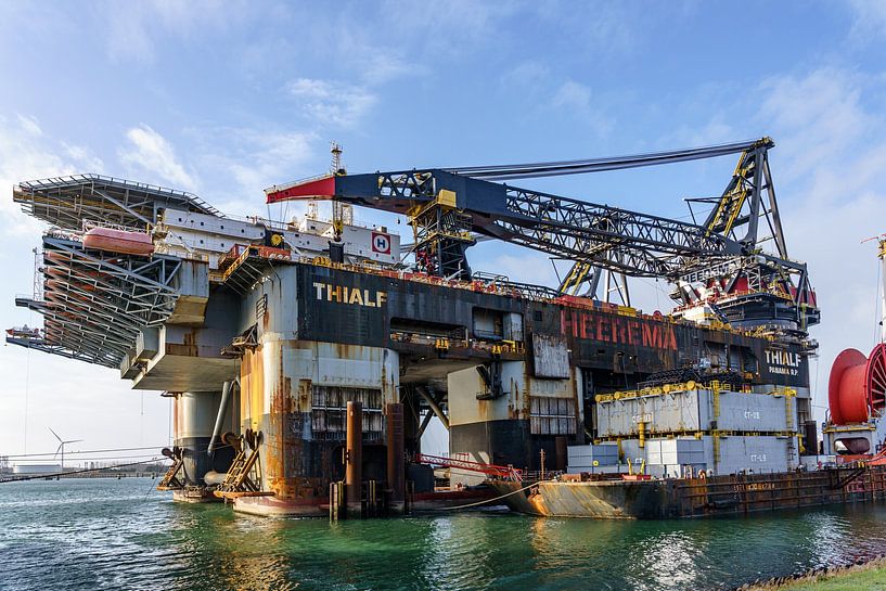 Heerema Marine Contractors' Thialf. par Jaap van den Berg