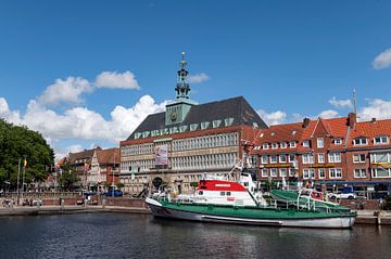 Emden Niedersachsen Deutschland Rathaus am Hafen. von Richard Wareham