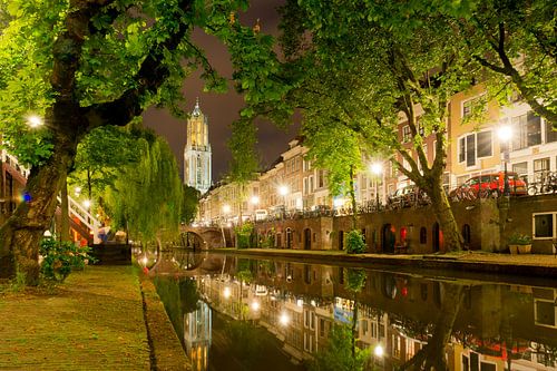 Utrecht Oudegracht: Domtoren vanaf Oudegracht-Tolsteegzijde van Martien Janssen