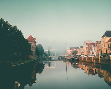 Thorbeckegracht dans la brume sur Björn De Vries