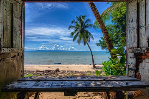 zicht door het raam van vakantieadres