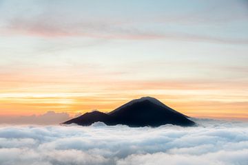 Zonsopkomst op Bali van Vincent Keizer