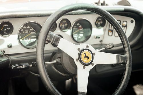 Ferrari 308 GT4 Dino sportwagen dashboard