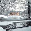 Vijver Kasteel Nienoord in de sneeuw van R Smallenbroek