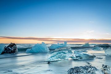 Plage noire pleine de glaces flottantes : Plage de Diamond, Islande