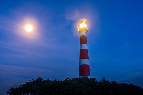 Full moon next to Bornrif lighthouse