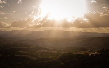 Zonsondergang in Toscane van Nicole Boekestijn