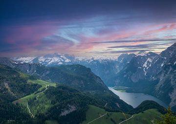 Vue sur les montagnes du Salzkammergut en Autriche avec un lac sur Animaflora PicsStock