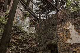 Collapsed roof by Ans Bastiaanssen