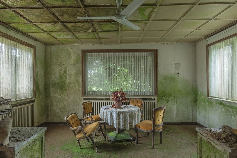 Dining room in an abandoned hotel by John Noppen