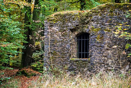 Derrière les barreaux