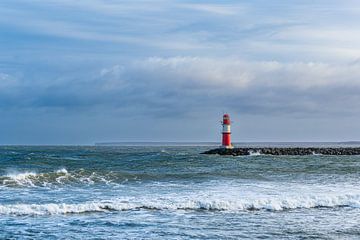 Môle sur la côte de la mer Baltique à Warnemünde sur Rico Ködder