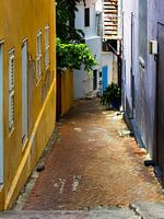 Kleurrijke steeg in Otrabanda, Curacao