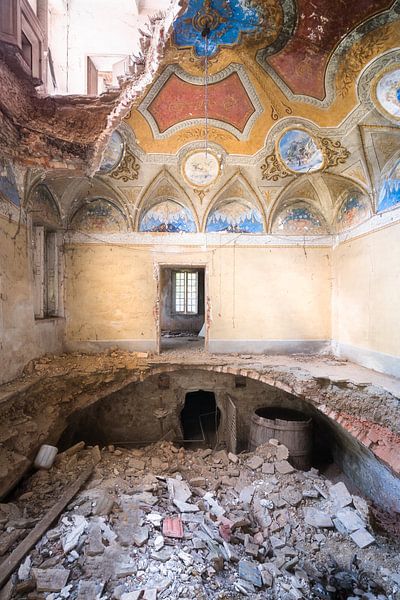 Villa avec trou dans le plancher. par Roman Robroek - Photos de bâtiments abandonnés