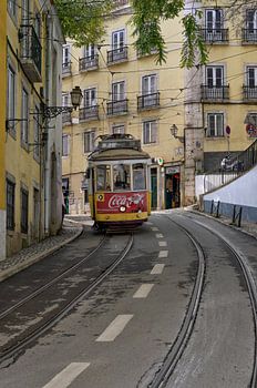Tram 28 Lissabon - Iconische tram in de smalle straatjes van Alfama