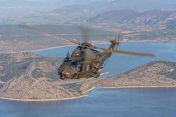 Griekse NH-90 helikopter air to air gefotografeerd.