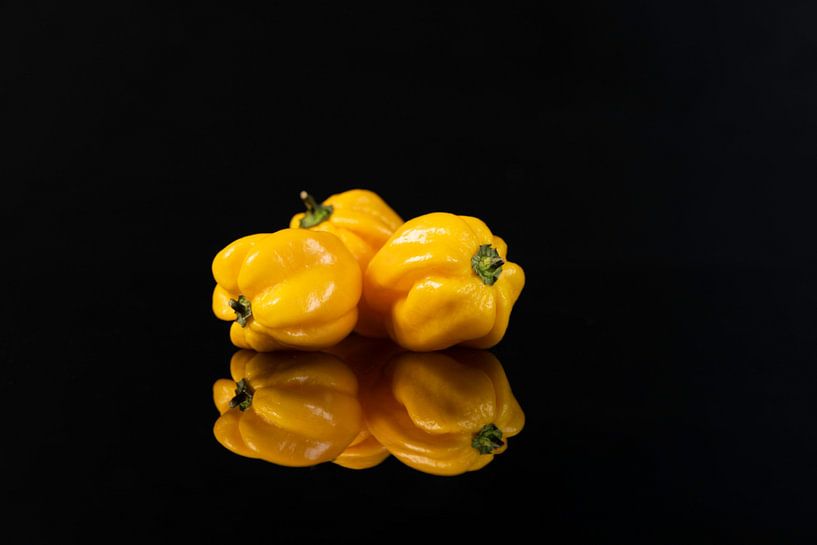 3 Gele habanero's van Gaby Hendriksz