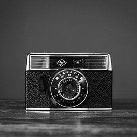 Vintage dark agfa parat film camera - schwarz-weiß-analogfotografie von Christa Stroo photography