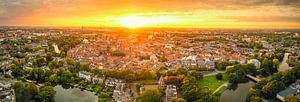 Das Stadtzentrum von Zwolle während eines sommerlichen Sonnenuntergangs
