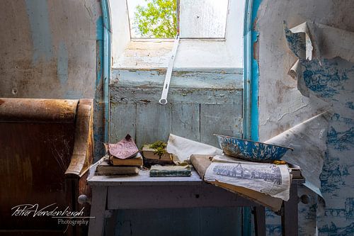still life in an abandoned farmhouse by Kristof Ven