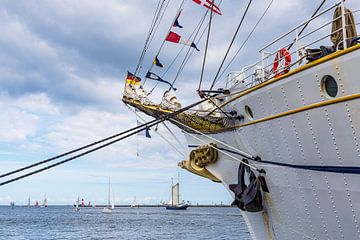 Des voiliers sur la mer Baltique pendant la Hanse Sail à Rostock sur Rico Ködder
