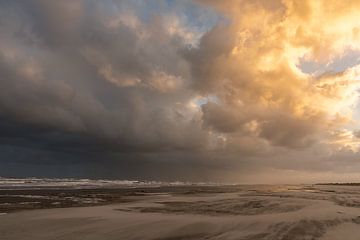 Storm op het strand van Judith Linders